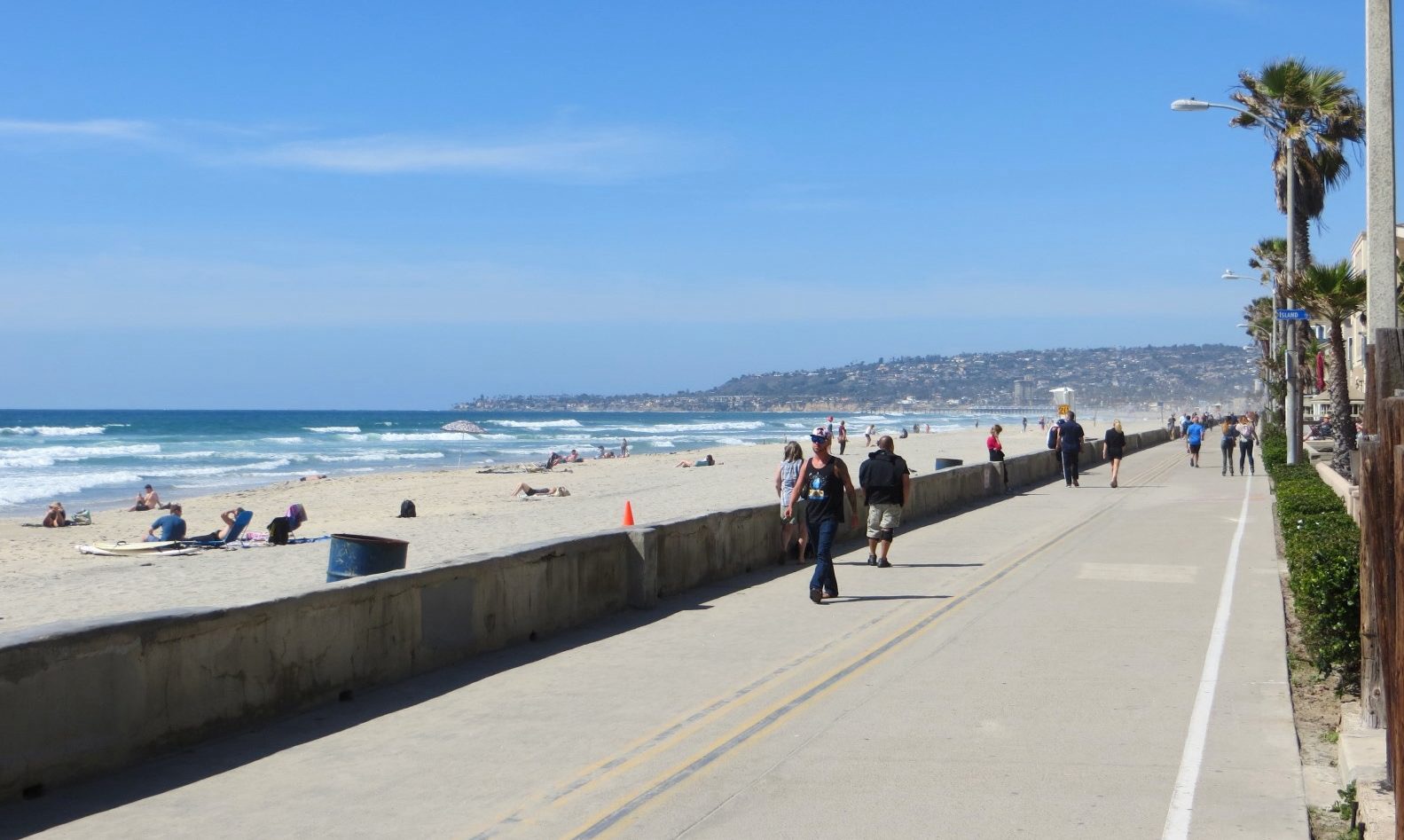 Pacific Beach — Crystal Pier and boardwalk San Diego