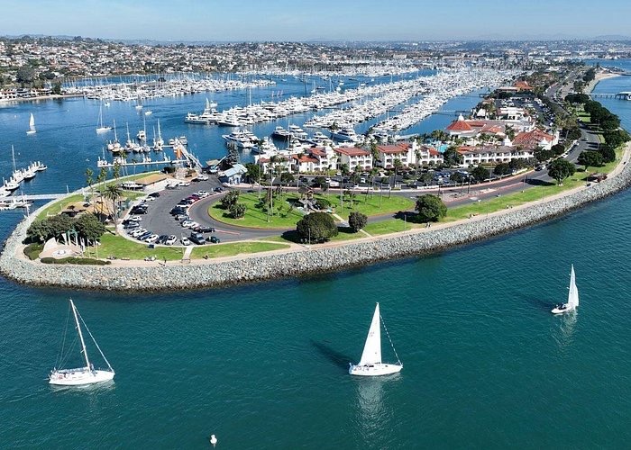 Shelter Island — San Diego harbor views and waterfront